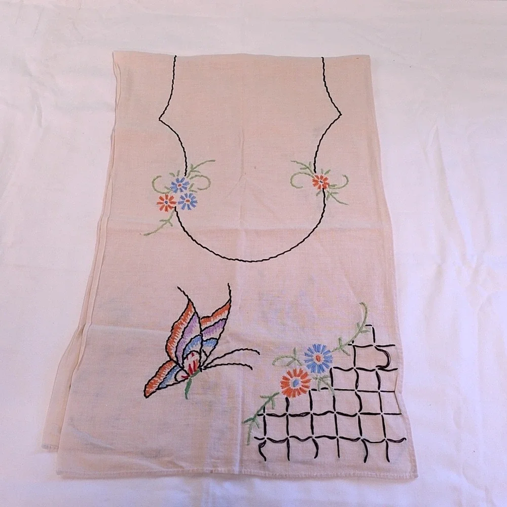 Vintage Embroidered Linens Multicolor Bird Butterfly Floral Set Craft Cutters